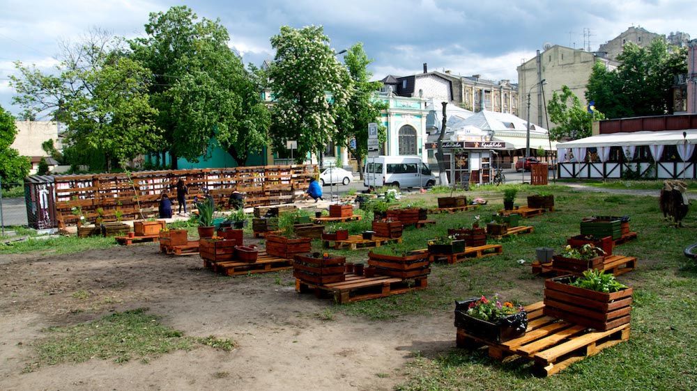 На Подолі активісти створили перший в Києві pop-up парк