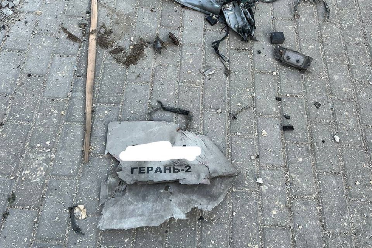 У Шевченківському районі іранський дрон влучив у багатоповерхівку ...